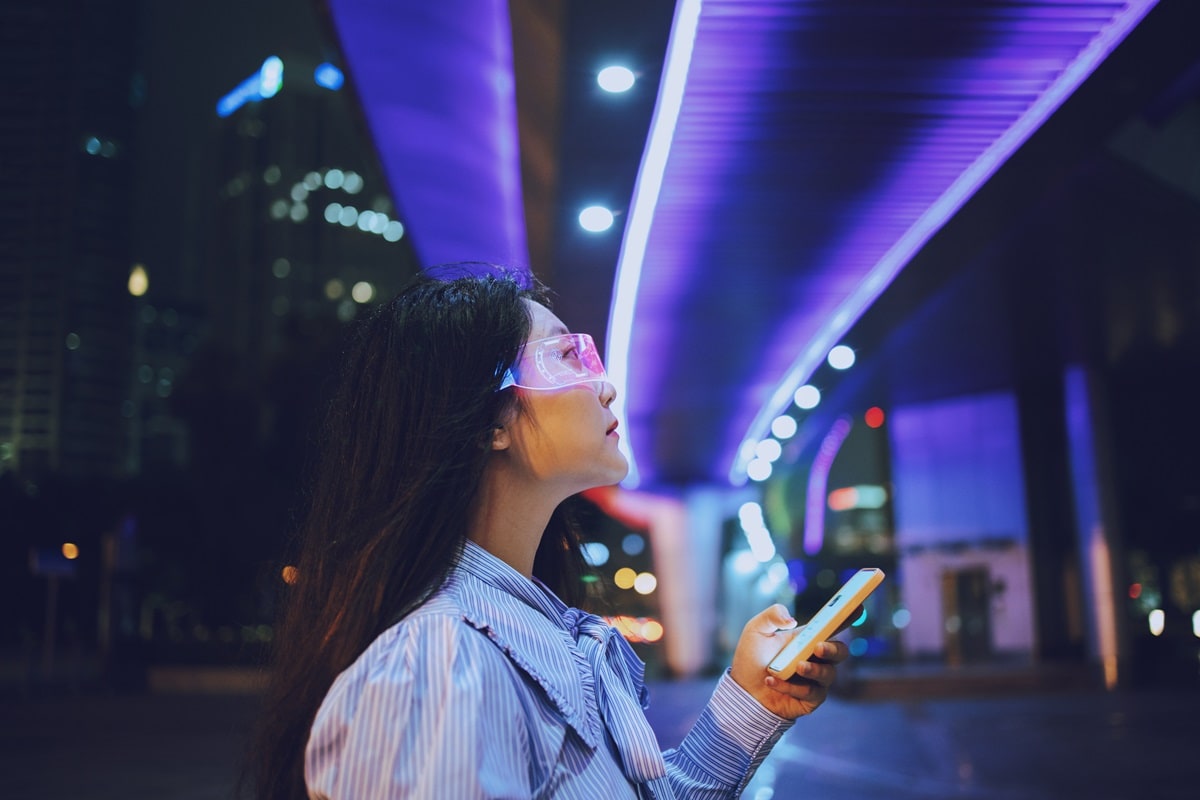 Lady with AI glasses on 